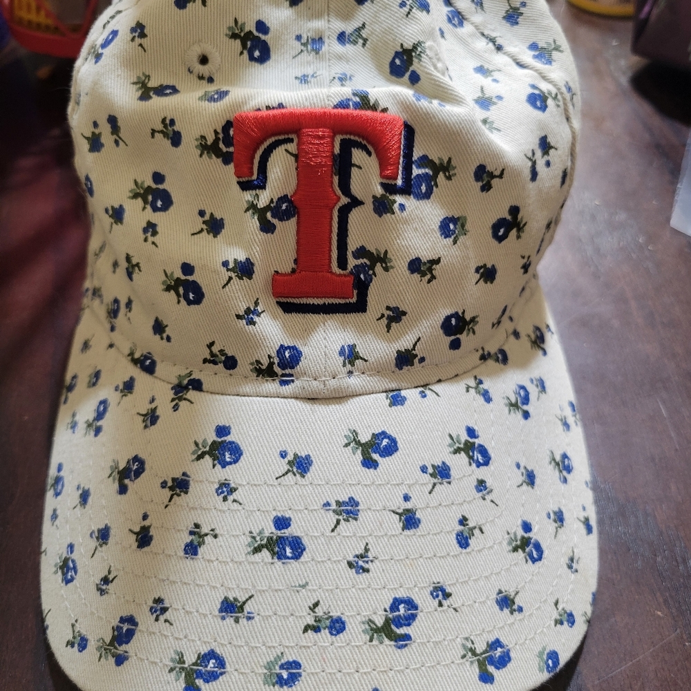 Texas Rangers New Era Women's Floral 9TWENTY Adjustable Hat-Cream